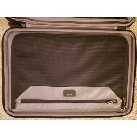 NEW TUMI International Front Pocket Expandable 4 Wheeled Carry-On BLACK GRAPHITE - Picture 12 of 13